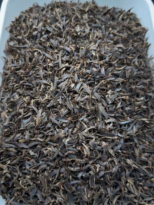 Sinking Kynam Agarwood Shavings – Handcrafted Incense for Burning Meditation