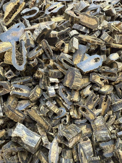Kynam Agarwood Chips – High-Oil for Incense